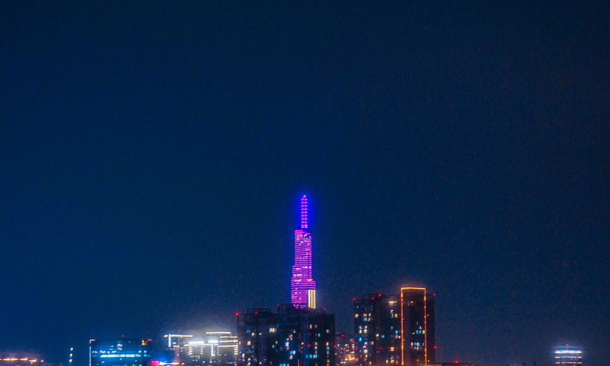 밤의 냐짱, 저녁의 오토바이