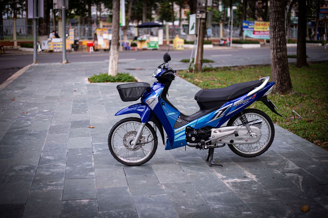 Honda Wave - a manual bike with gears, cheap to maintain